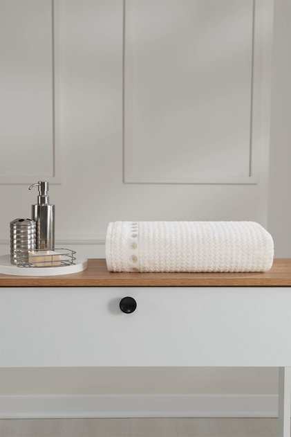Daisy Embroidered Bath Towel 90X150 cm