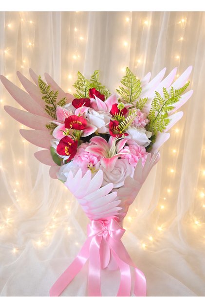 Rosy Pembe Kelebek Kanat Beyaz Gül Lilyum Çiçek Buketi - sevgililer günü -doğum günü- anneler günü-öğretmenler günü - yıldönümü -mezuniyet hediye çiçek buketi