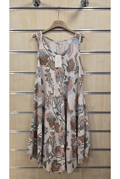 Zero Sleeve Italian Dress with V-Neck Cut