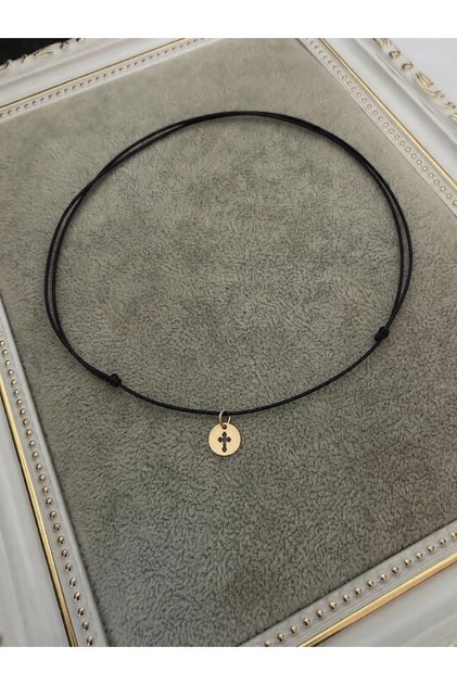 Choker cu șnur reglabil și pandantiv cruce din aur de 14k