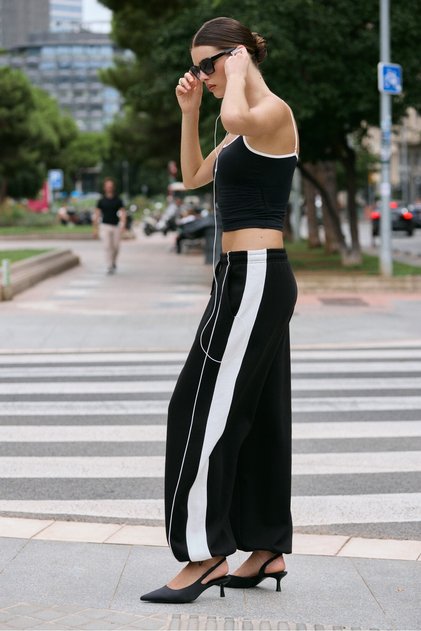 Yan şeritli ve stoperli örme jogger pantolon