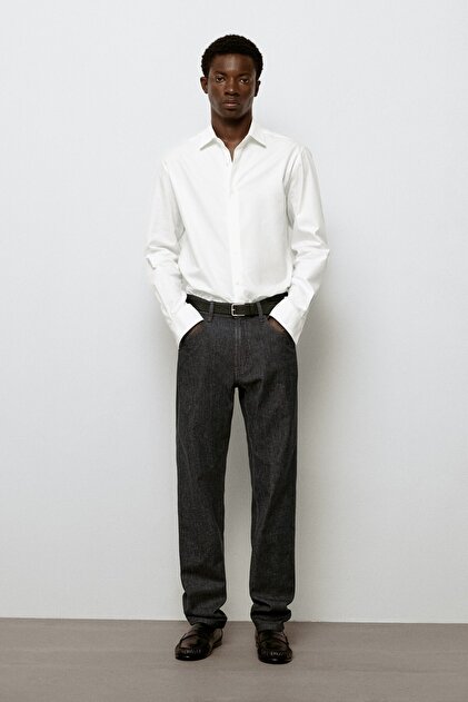 Lightweight desized tapered fit jeans