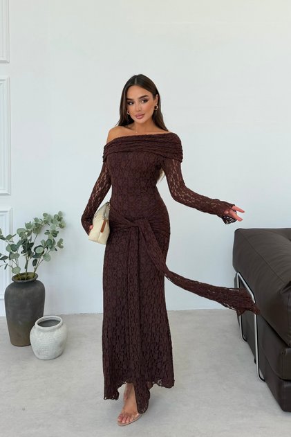 Rochie de damă maro, cu guler Madonna, cu legătură în față, lungime maxi, din dantelă