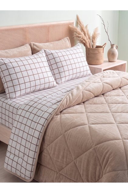 Kare Desen Welsoft Çift Kişilik Uyku Seti | Yatak Örtüsü | Çift Taraflı Yorgan 195x215 cm, 2 Adet 50x70 cm Yastık Kılıfı, Lastikli Çarşaf | Dokulu, Yumuşak Set