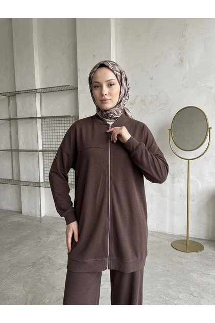 طقم روبا بتفاصيل مفصلة وسحاب - بني