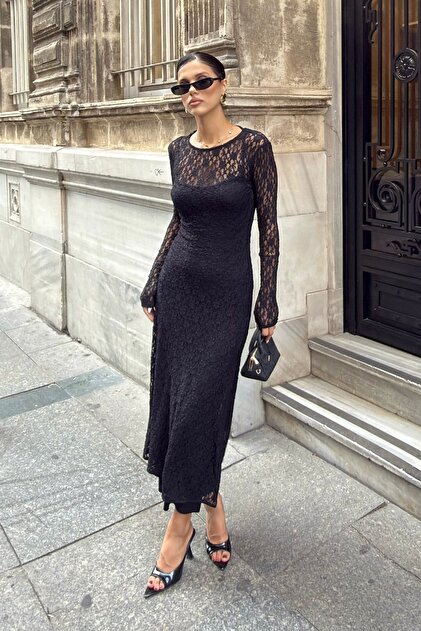 Rochie de damă din țesătură neagră cu dantelă