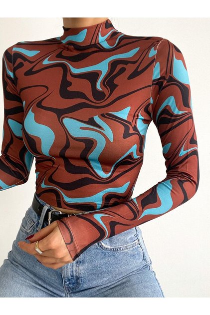 Dijital Desenli Uzun Kollu Crop Bluz Acikahvemavi