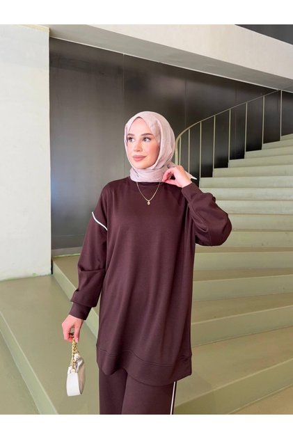 طقم مكون من قطعتين من قماش المودال بقصة فضفاضة باللون البني