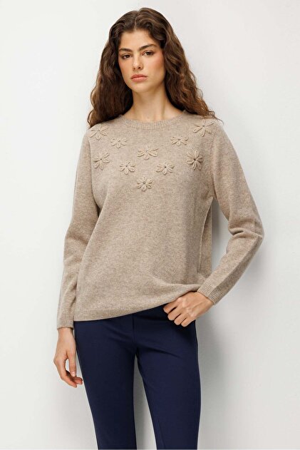 Women's Crew Neck Floral Wool Sweater in Dark Beige
