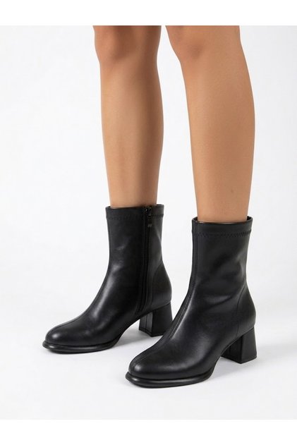Stylish and Casual Black Leather Boots with Round Toe and 5cm Heel Height