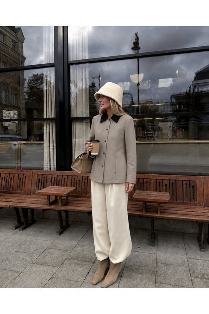 Peplum Detaylı Kontrast Yakalı Ceket