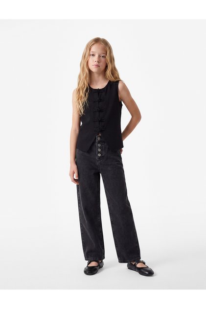 Button Detailed Crew Neck Sleeveless Blouse