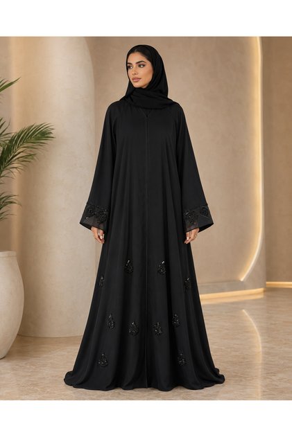 عباءة سوداء فاخرة مزينة بإغلاق أمامي مخفي