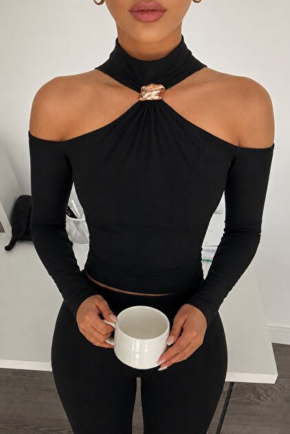 Bluză crop cu mânecă lungă și guler halter, cu detalii accesorii