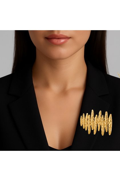 Broșă statement din metal auriu hipoalergenic, cu design ondulat sculptural
