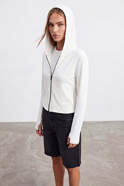 Kadın Beyaz Çift Cepli Parmak Geçmeli Fermuarlı Kapüşonlu Modal Sweatshirt Alc-X15730