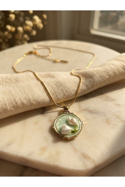 Vintage Design Mint Green Heart Pearl Flower Motif Gold Steel Necklace