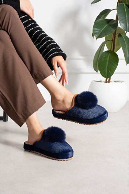 Marineblaue PomPom Winter-Damenhausschuhe