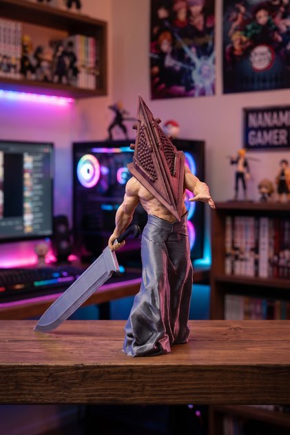 Silent Hill Pyramid Head Figür - Dekoratif Figür Oyuncu Odası Dekoru - Anime Figür 19 x 21