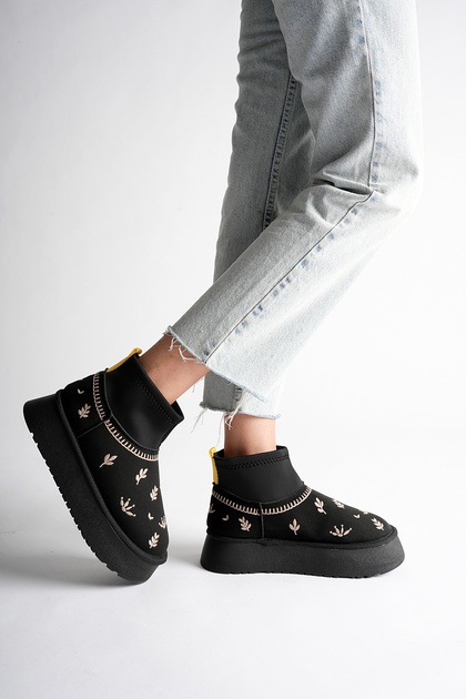 Women's Black Embroidered 5cm Thick Sole Casual Winter Boots