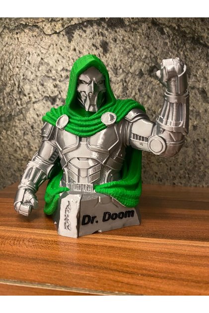 Dr. Doom 3D Baskı Dekoratif Büst | Marvel Figürü ve Masaüstü Aksesuarı 13 cm