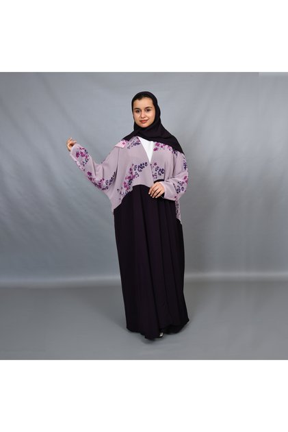 عباية بنفسجي داكن بقصة تباين وطبعة أزهار الخزامى