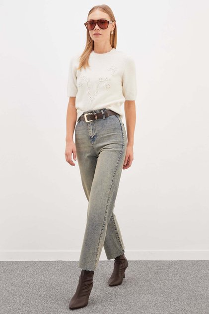 High Waist Cut-Off Leg Jeans