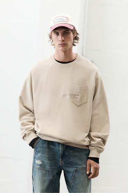 Yazılı cepli sweatshirt