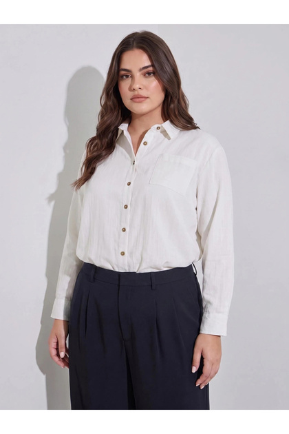 Plus Size Off White Solid Pocket Detail Oversized Shirt