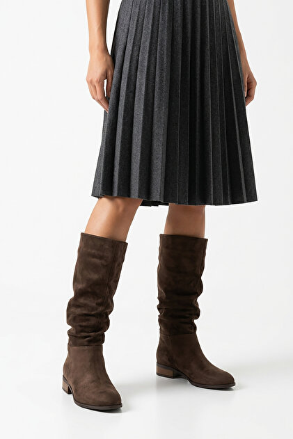 Homles bellows round toe heel detailed women's boot coffee suede