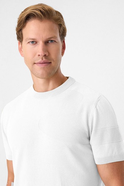 White regular fit knitted t-shirt