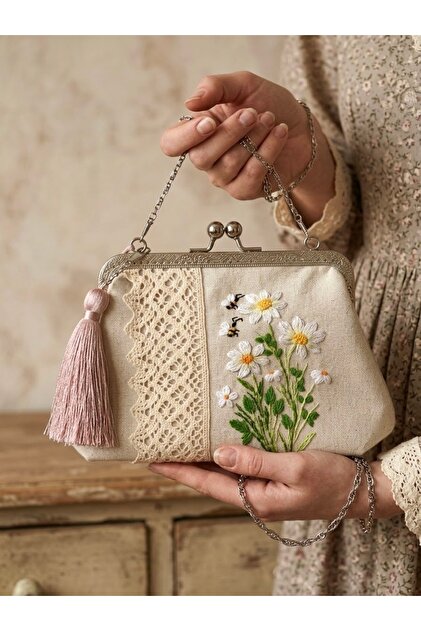 23x15 cm wildflower themed 100% hand-embroidered linen light vintage bag