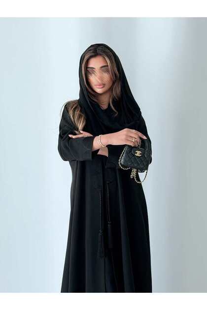 MWT1171 - عباية بتطريز اسود بالامام