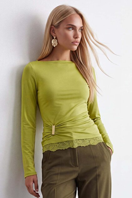 Women's Oil Green Boat Neck Lace Detailed Scuba Blouse with Accessories Alc-X15778