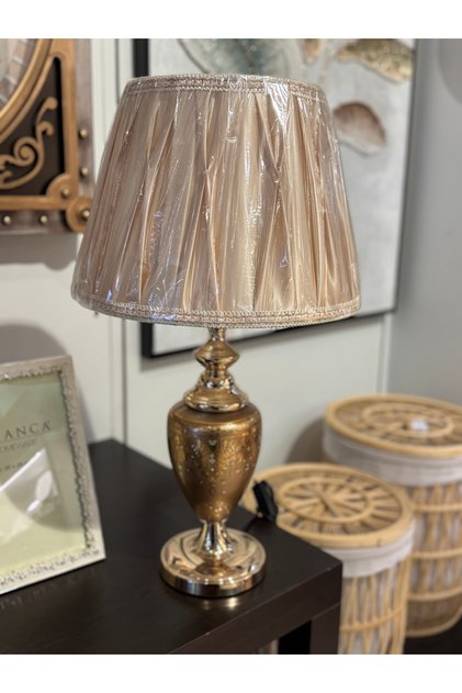 Modern Gold Detay İşlemeli Cam ve Metal Abajur 59 cm yükseklik