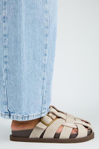Benito Women's Leather Genuine Leather Buckle Caged Beige Slippers