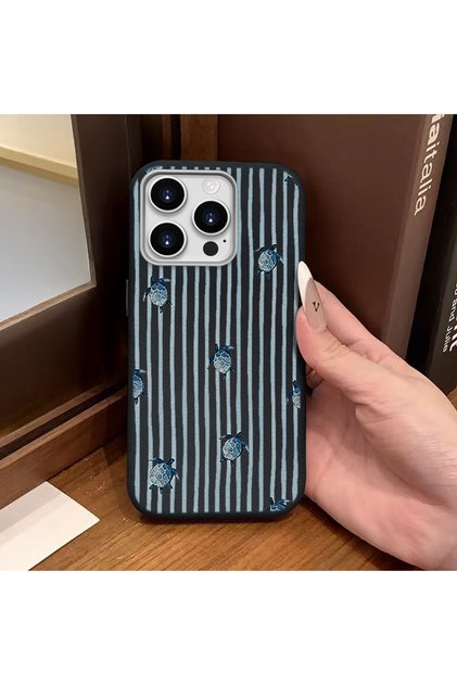 iPhone 16 Pro Max Compatible Black Leather Textured Silicone Camera Protection Shock Absorbing Baby Turtle Pattern Case