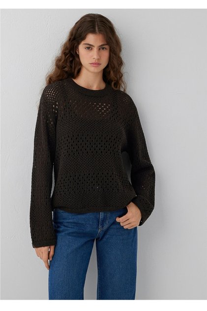 Regular Fit Perforated Women's Sweater Made of 53% Cotton and 47% Polyester.