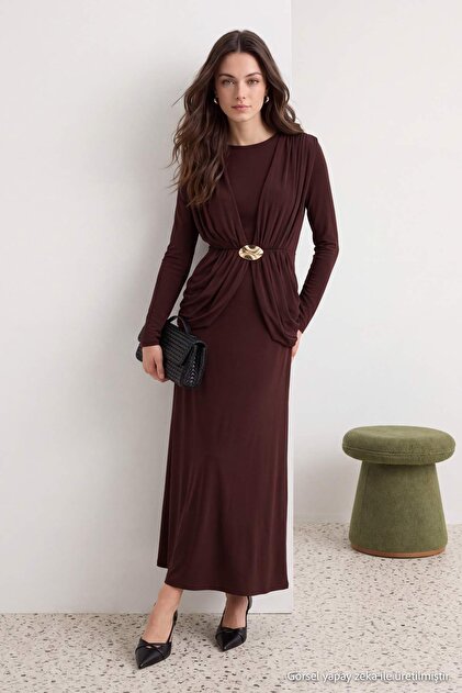 فستان إسلامي محبوك برباط وتفاصيل إكسسوارات بلون بني TCTAW27EB00040