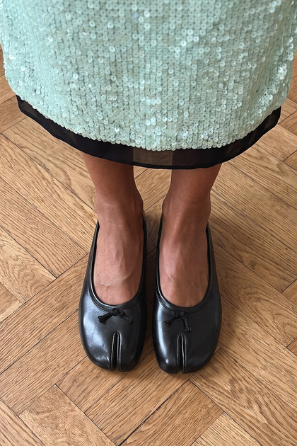 Ballet Flats 2516 - Toe-Loop Knot Detail Women's Black Ballet Flats