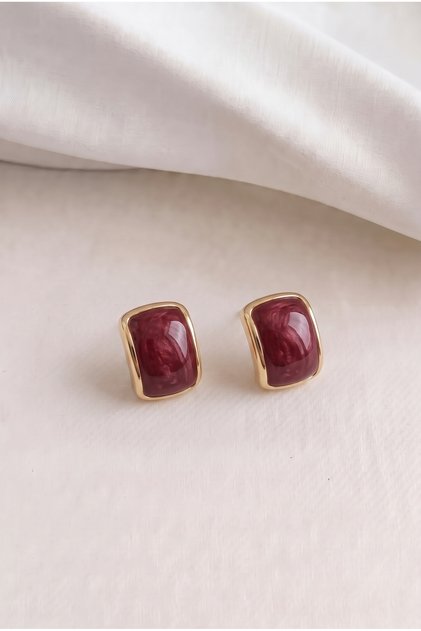 Minimal Bordo Mineli Altın Renk Kadın Küpe