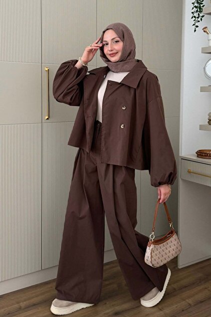 Gabardin Kısa Trençkotlu Bol Pileli Pantolonlu Tesettür Takım-KAHVERENGİ
