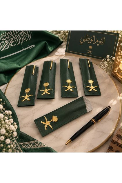 توزيعات اليوم الوطني قلم داخل حافظة سيفين ونخله ١٢ حبة