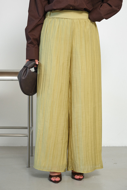 Women's Wide Waist Elastic Lined Wrinkled Loose Trousers in Fat Green