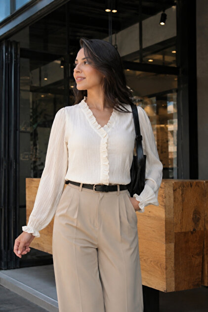 Women's Ecru Long Sleeve Blouse with Ruffle Detail on the Collar and Elastic Sleeves Arm-25K001030