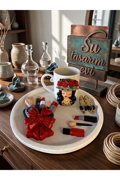 Vintage Elegance: Coffee Cup with 3D Female Figure and Presentation Tray with Makeup Accessories