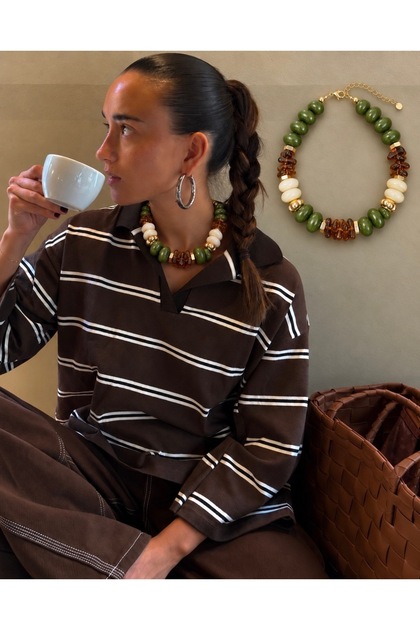 Verde Muse Statement Kolye🫒 – Zeytin Yeşili, Kehribar & Krem Boncuk Detaylı