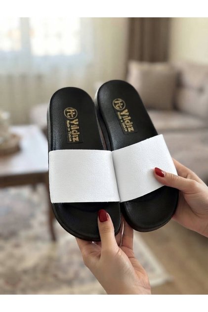 The Shiny Snake Pattern Provides an Eye-Catching and Stylish Appearance. Unisex Orthopedic Sole Soft Lightweight Daily Women's Outdoor Slippers Sea Beach Dowry Guest House Slippers.