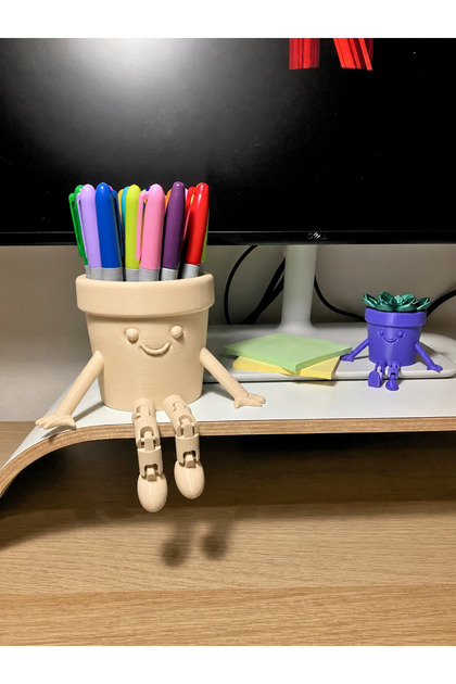 3D Printed Movable Smiley Pen Holder - Articulated Desktop Organizer - Beige