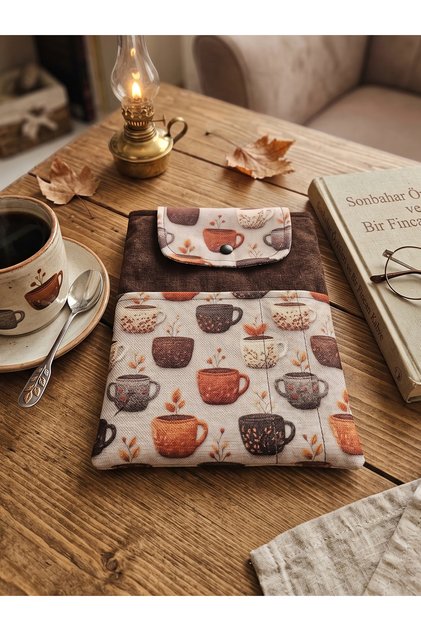Bir fincan kahve desenli Kitap Kılıfı Şık ve Koruyucu Cepli Kitap Kılıfı Çok Amaçlı Çanta 19x25 cm